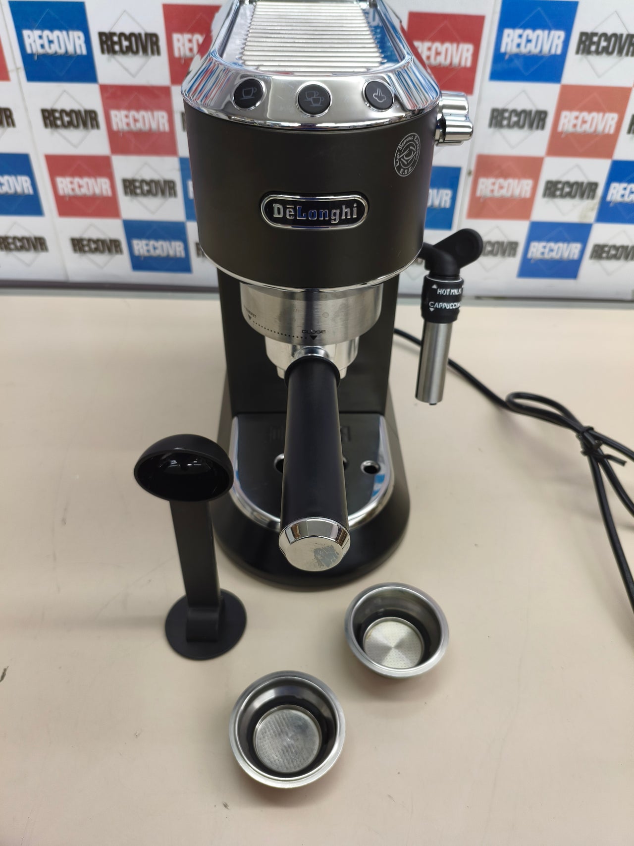 Cafetera espresso De’Longhi Dedica acero inoxidable negra