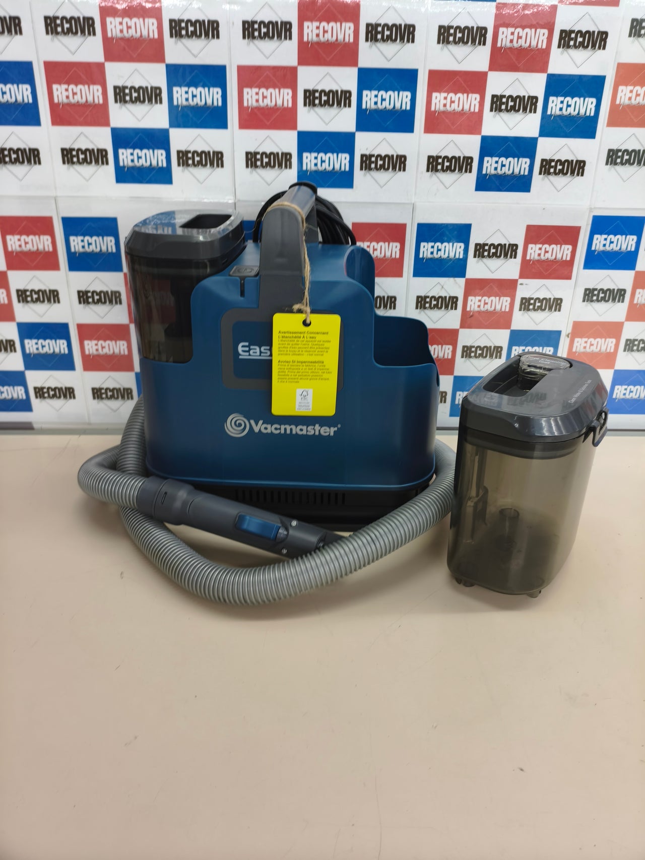 Limpiador de tapicerías y alfombras Vacmaster 500W multisuperficie