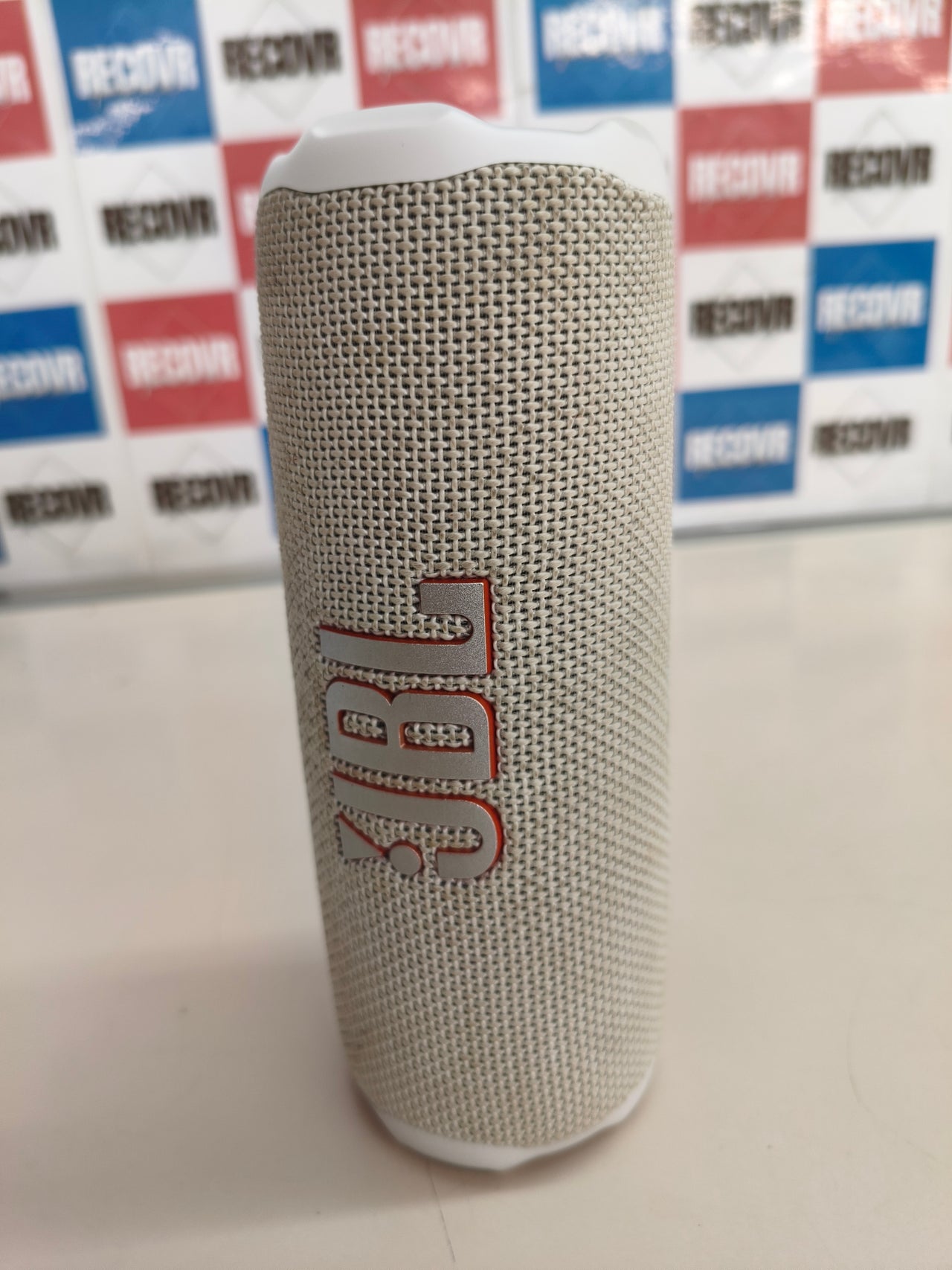 JBL Flip 7, altavoz Bluetooth portátil, 16 h, IP68, blanco