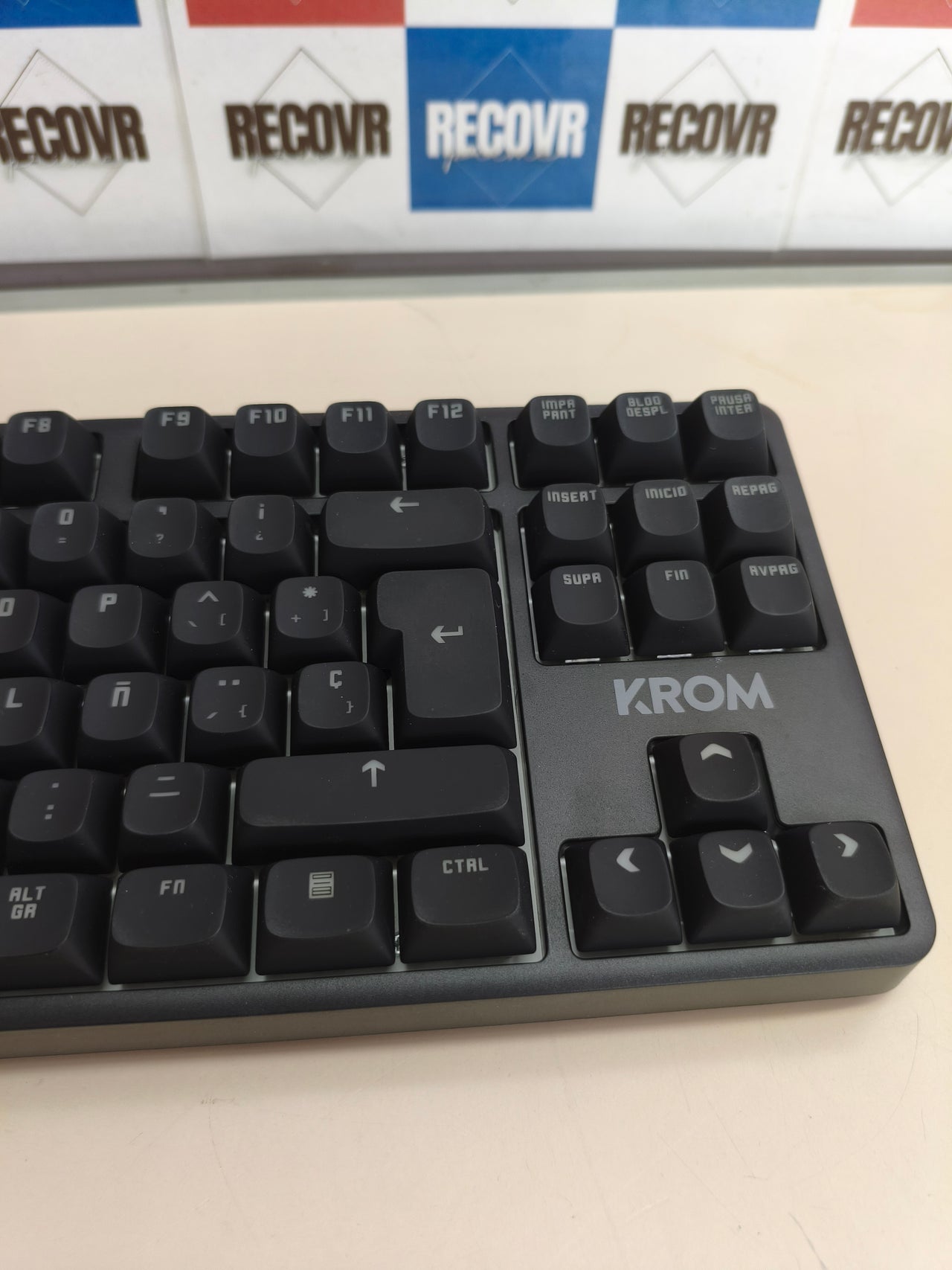 Teclado Gaming mecánico RGB 18 Efectos KROM Kernel Pro