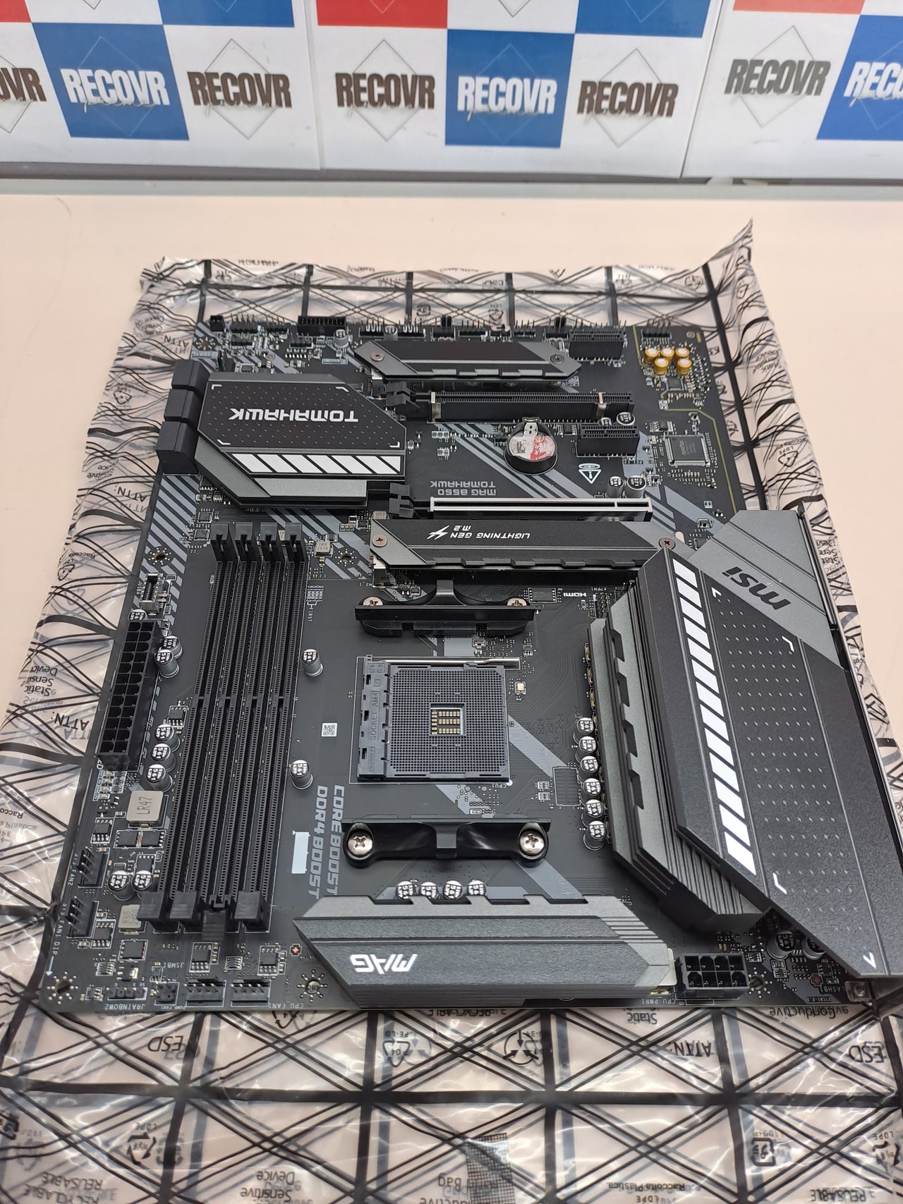 Ryzen placa base MSI MAG B550 Tomahawk AMD  AM4