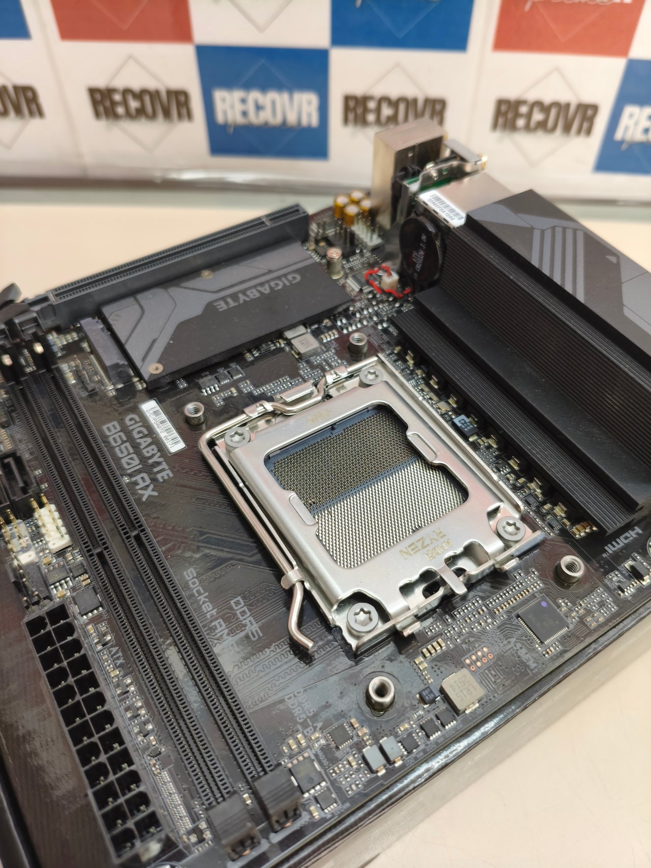 Placa base GIGABYTE B650I AX, placa base Mini-ITX, Ryzen 9000,