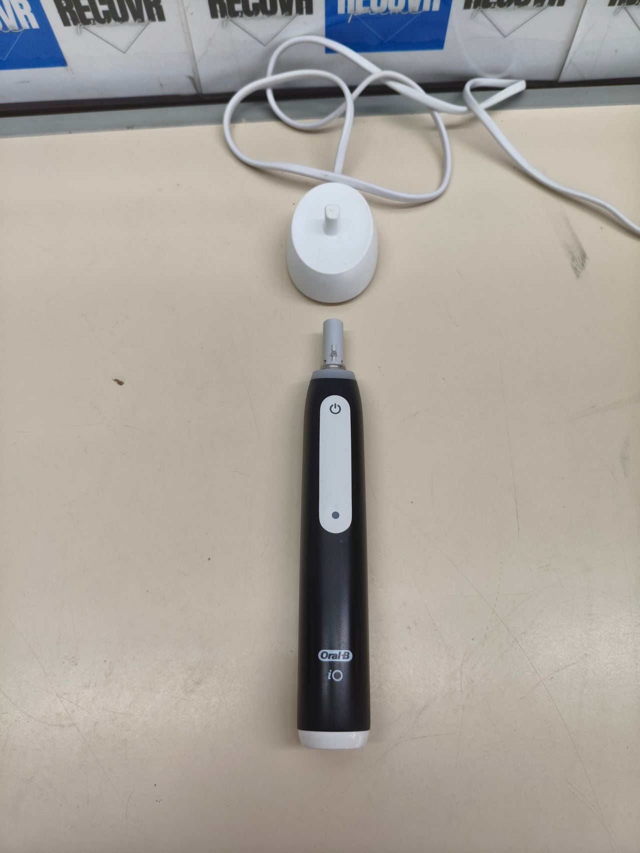 Cepillo eléctrico Oral-B iO 3 negro con 3 cabezales y sensor de presión