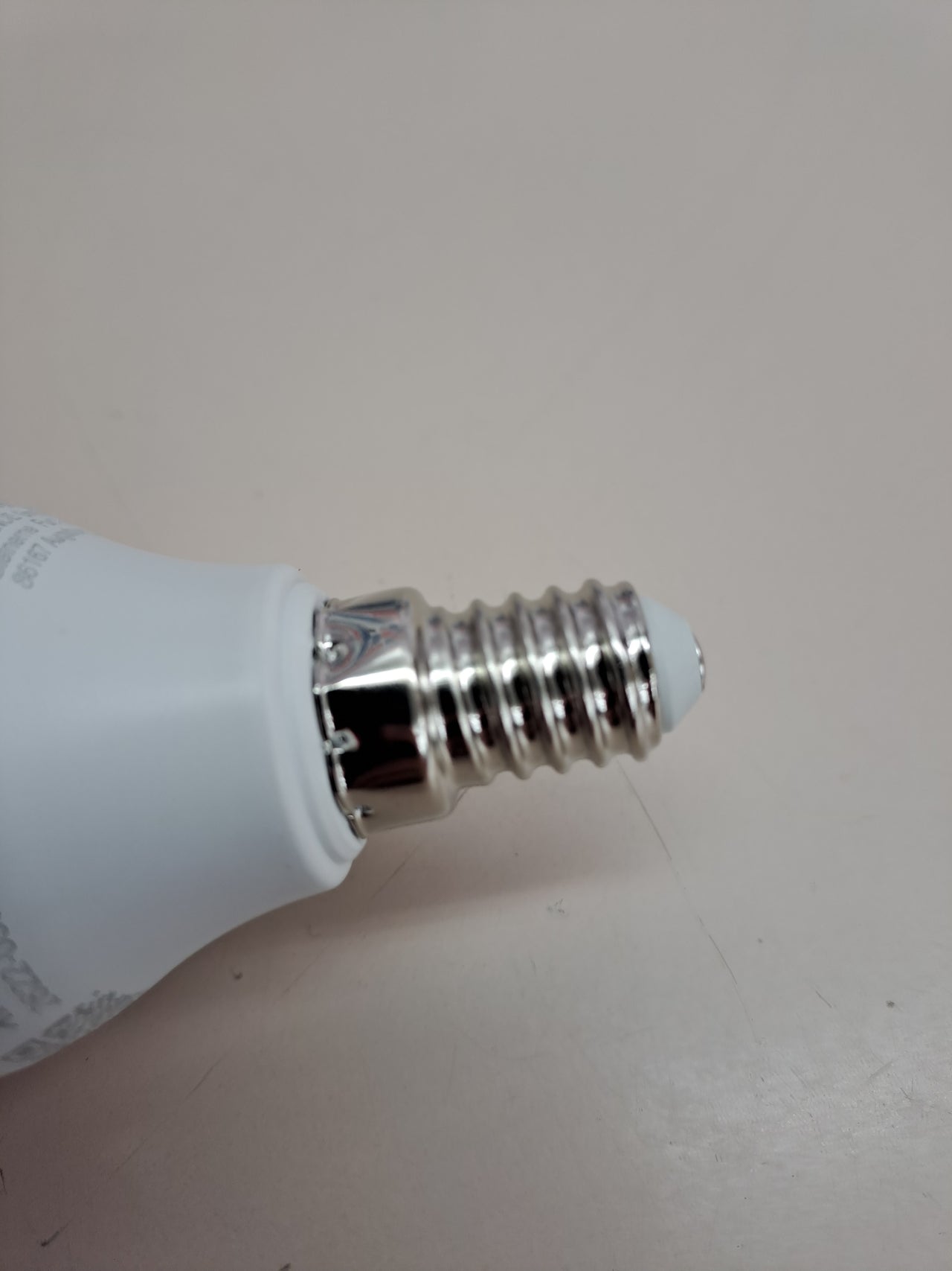 Bombilla LED inteligente E14 RGBW 4,9W Matter LEDVANCE
