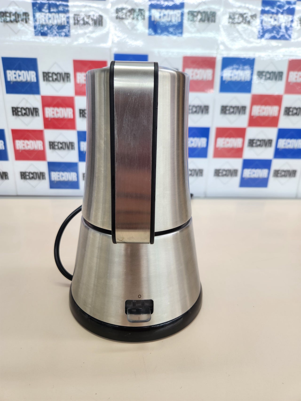 Cafetera espresso eléctrica, 3-6 tazas, un filtro de acero inoxidable, Apagado automático, Indicador de nivel de agua, Interruptor encendido / apagado, 365 vatios, acero inoxidable Cloer 5928