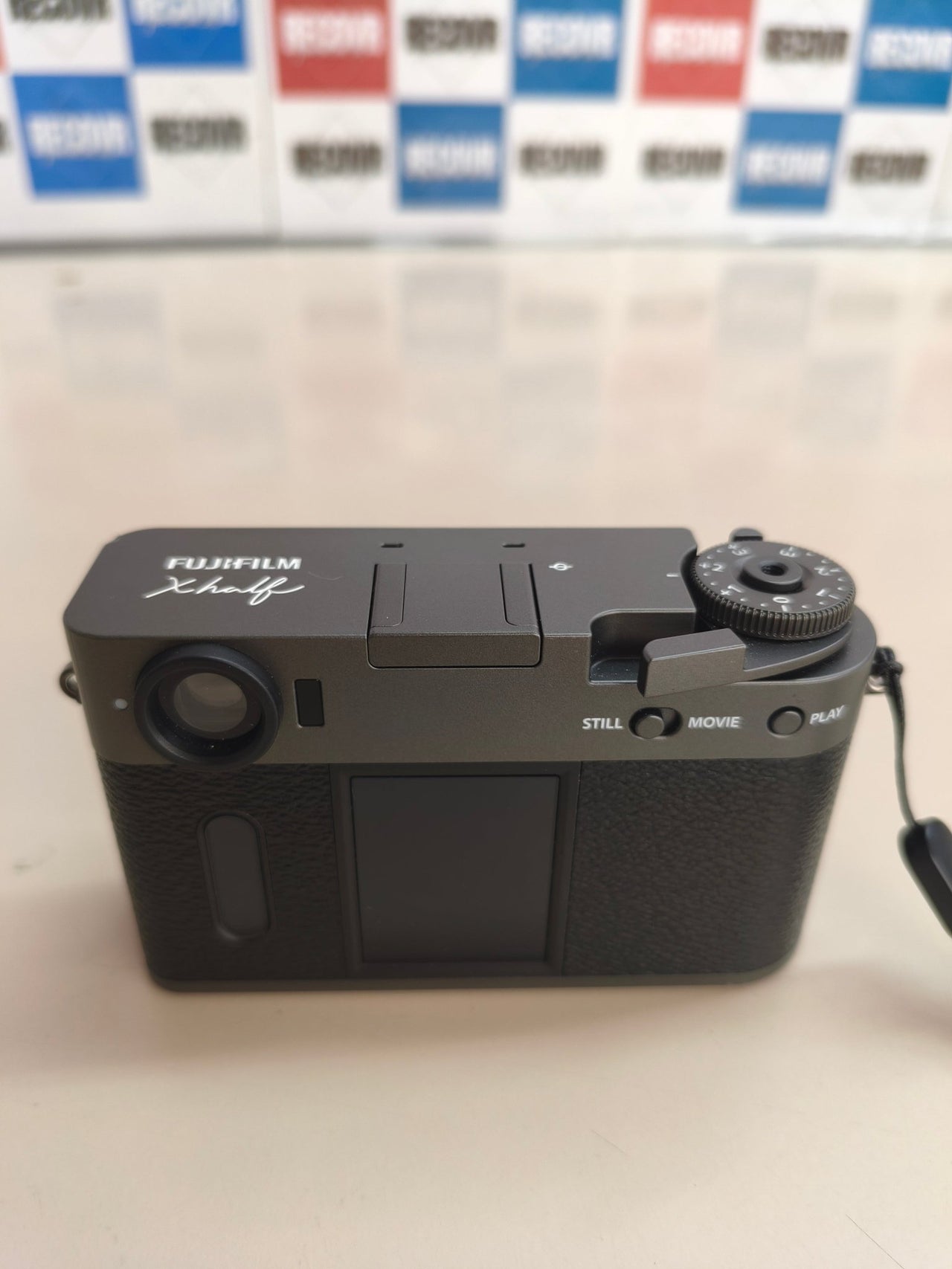 FUJIFILM X-HF1, cámara compacta, gris carbón