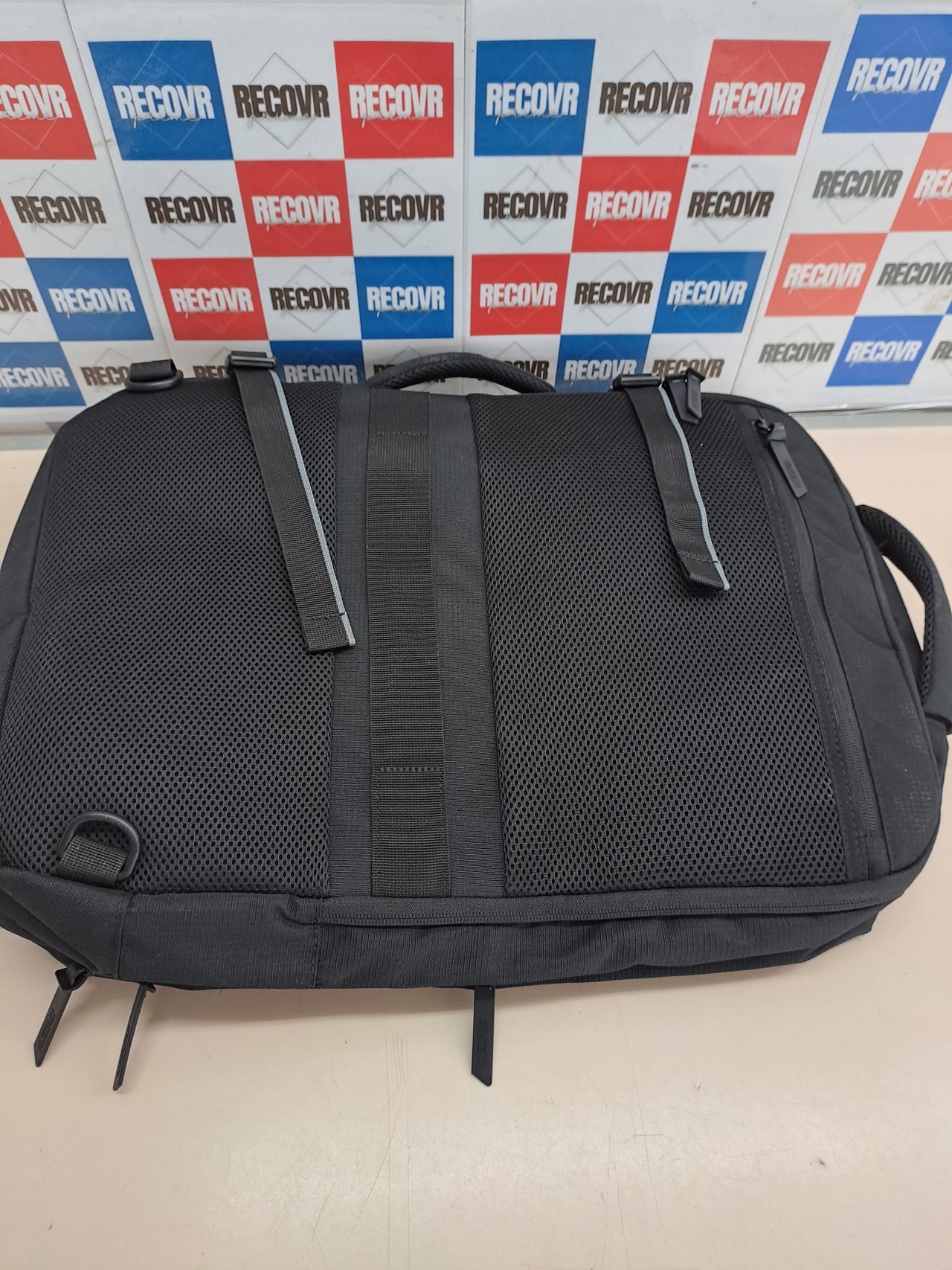 Mochila de viaje ampliable para portátil de hasta 17,3 pulgadas.