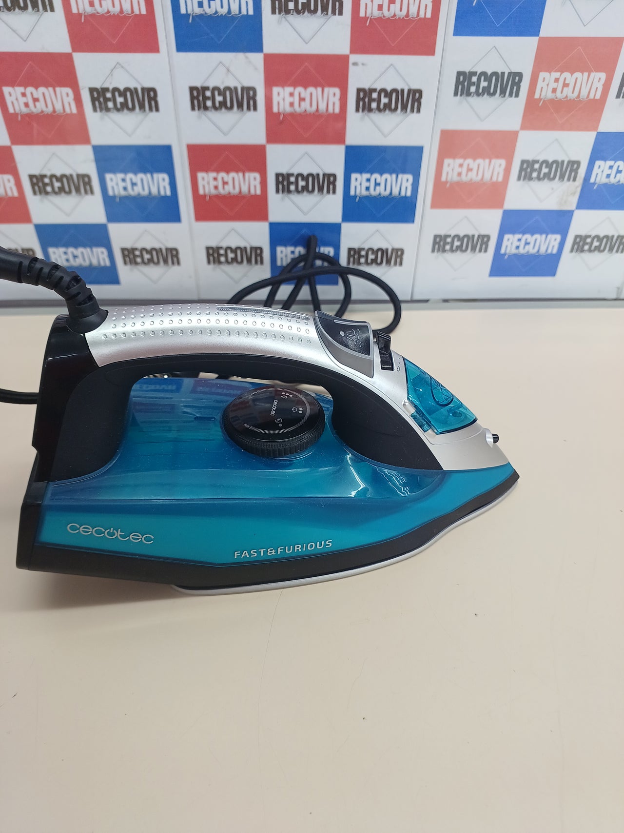 Plancha vapor 2600W 55g continuo 200g golpe Cecotec