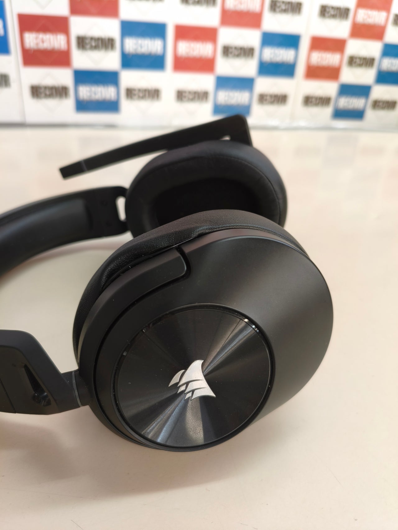 Corsair HS55 Core Wireless, auriculares gaming, micrófono, 15 m, carbono