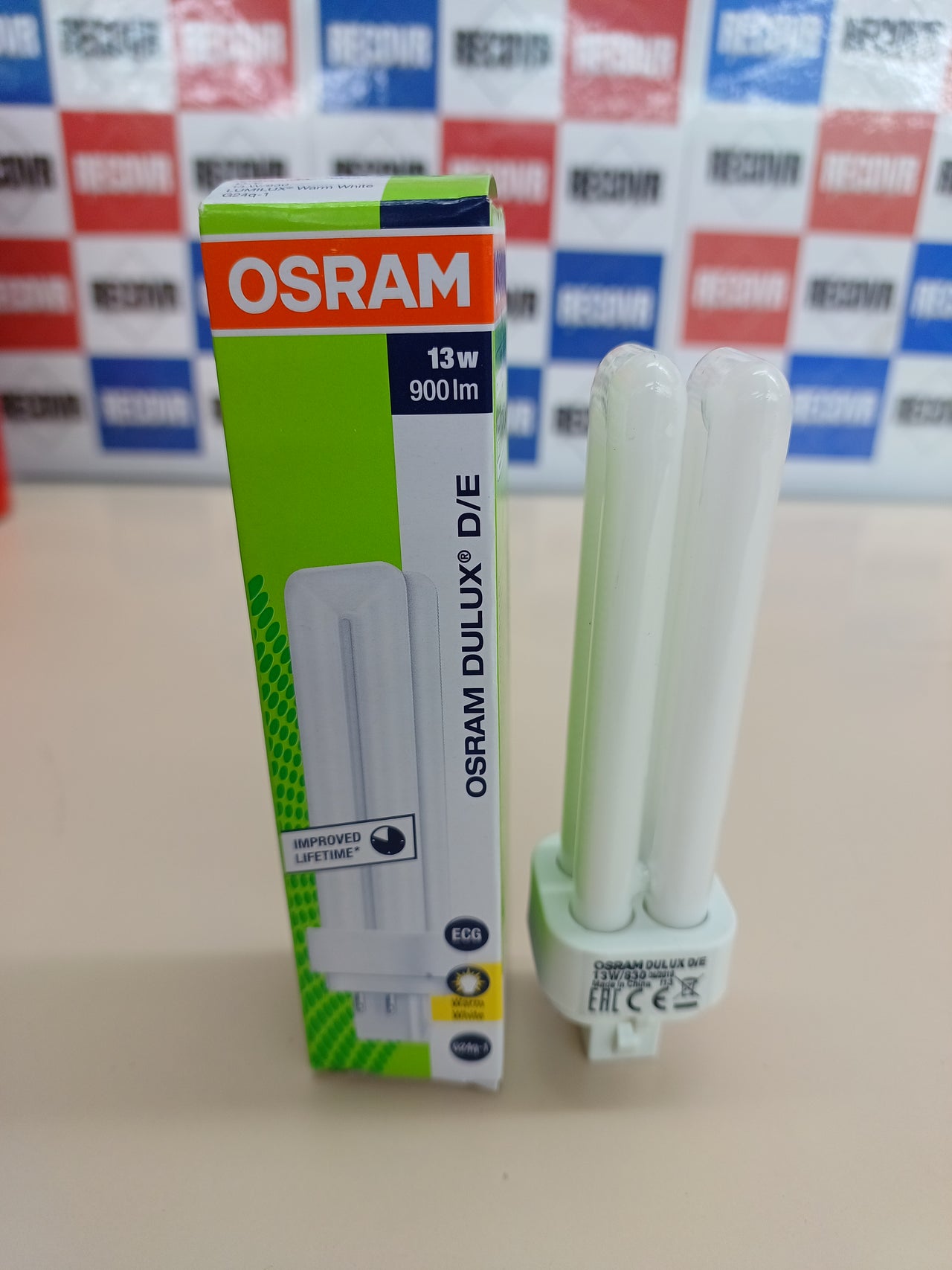 Lámpara LED 6 vatios para casquillo G24Q-1, , 600 lúmenes, blanco cálido (3000K) OSRAM DULUX D/E 13