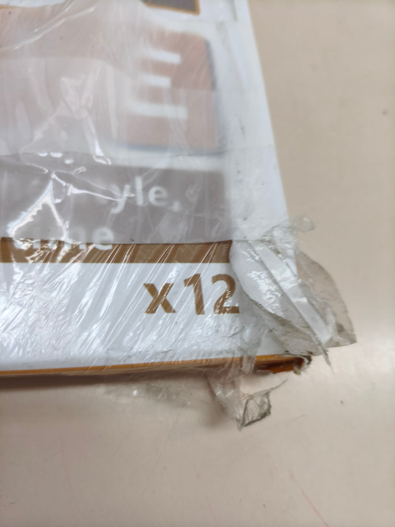 Suelo vinílico autoadhesivo efecto mármol beige VEELIKE 60x30 cm 12 piezas