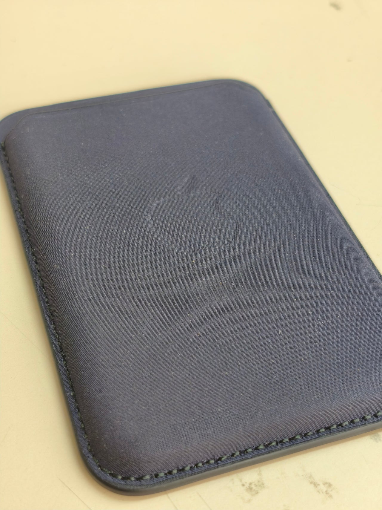 Apple Cartera MagSafe trenzada, púrpura noche
