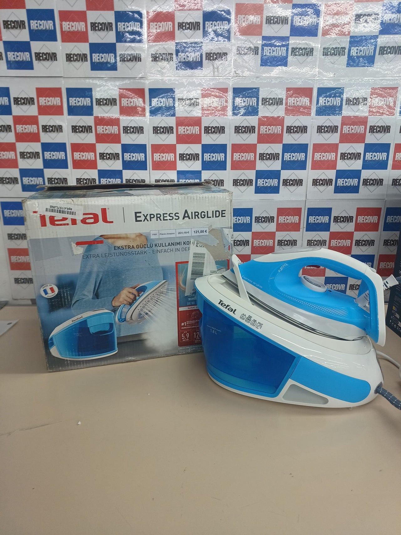 Centro de planchado Tefal Express Airglide con golpe de vapor de 380 g/min