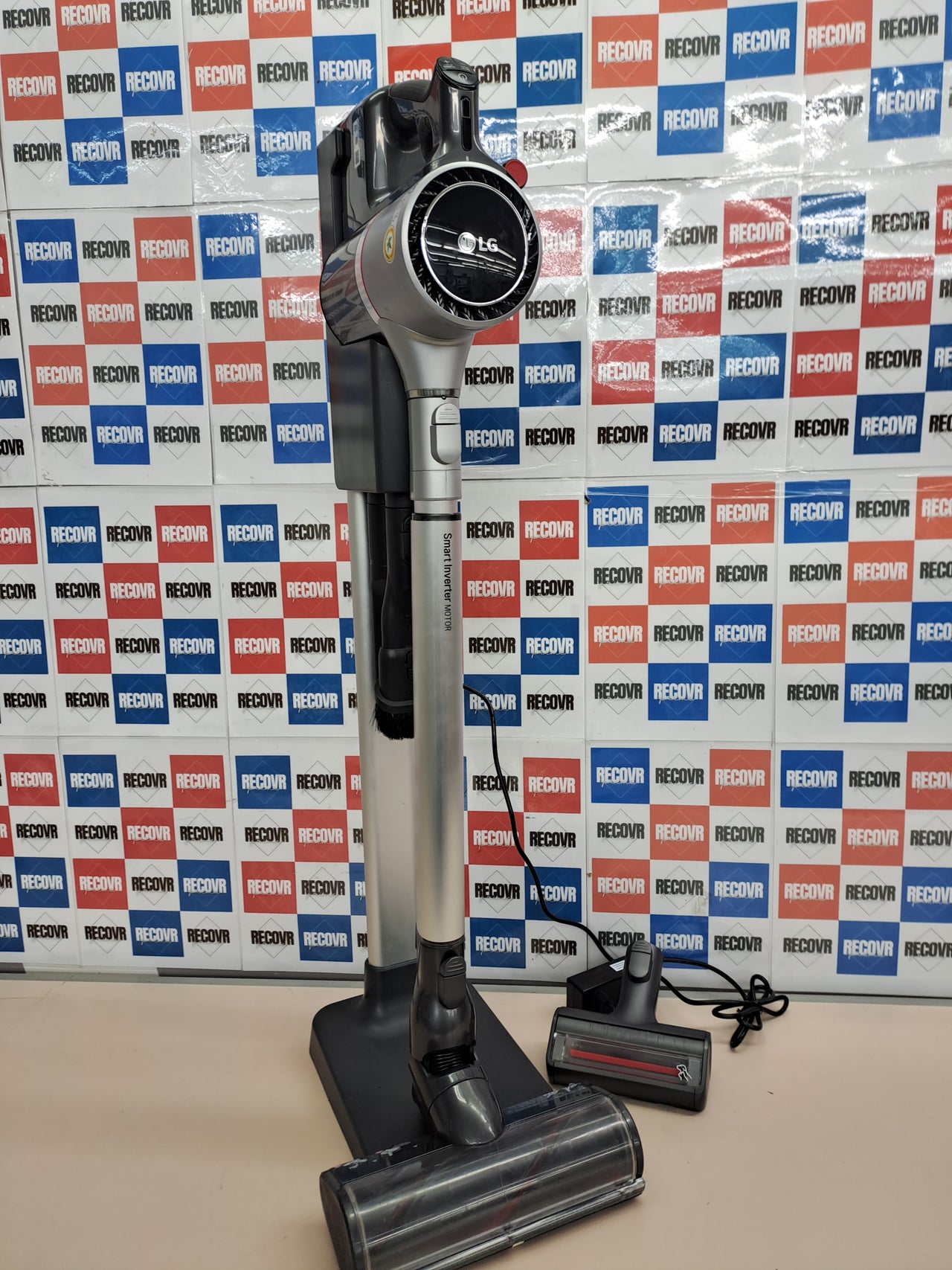 Aspirador escoba Kompressor con doble batería y 200W de succión