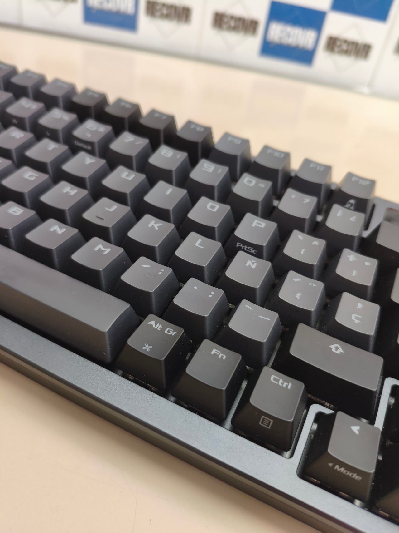 Teclado mecánico gaming ASUS ROG Azoth 75%