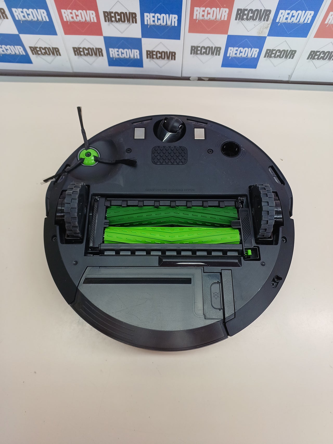 Robot Aspirador iRobot Roomba j7 Conectado