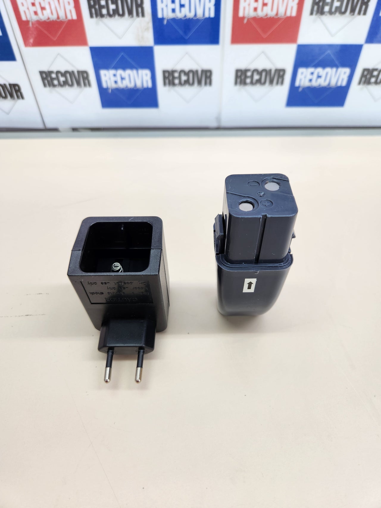Escoba Eléctrica Rotante Aspirapolvo Recargable Sin Bolsa - Swivel Sweeper.