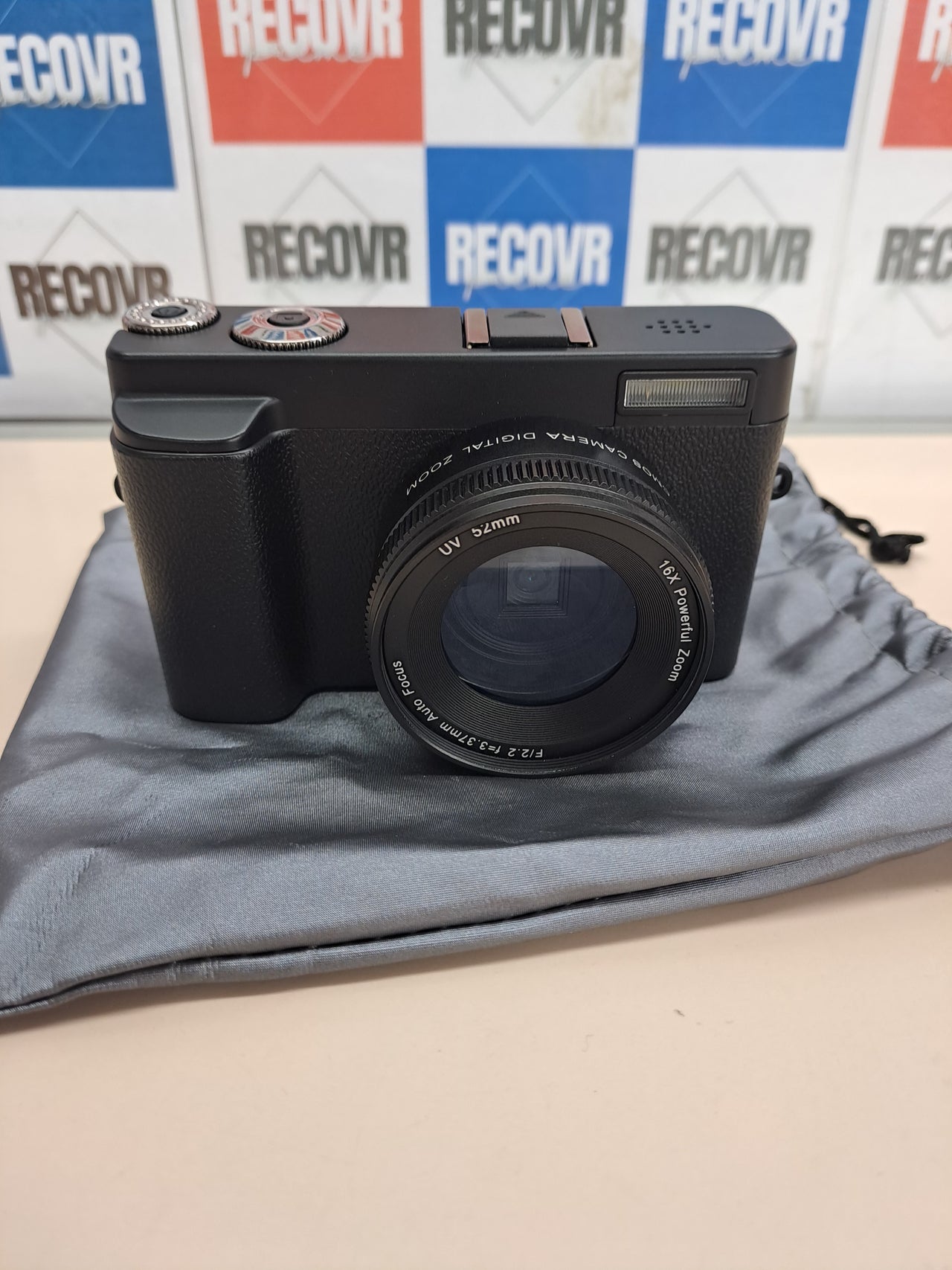 Cámara digital 4K 64MP WiFi con pantalla abatible y zoom 16X