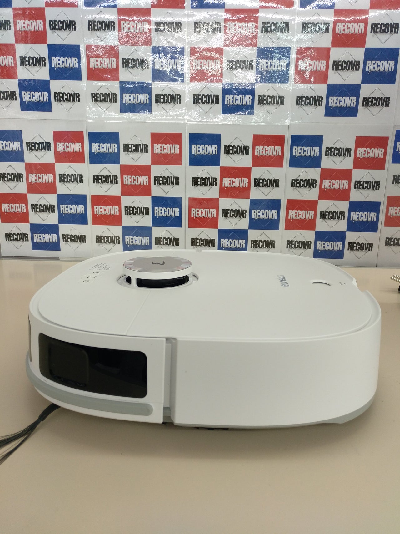 Robot aspirador y friegasuelos Eureka J12 Ultra