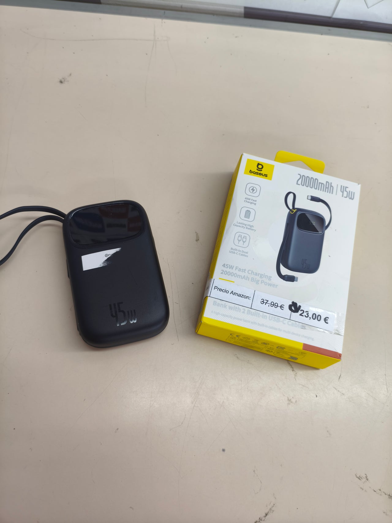 Baseus Powerbank 20.000 mAh, 45 W, con 2 cables USB-C integrados, negro.