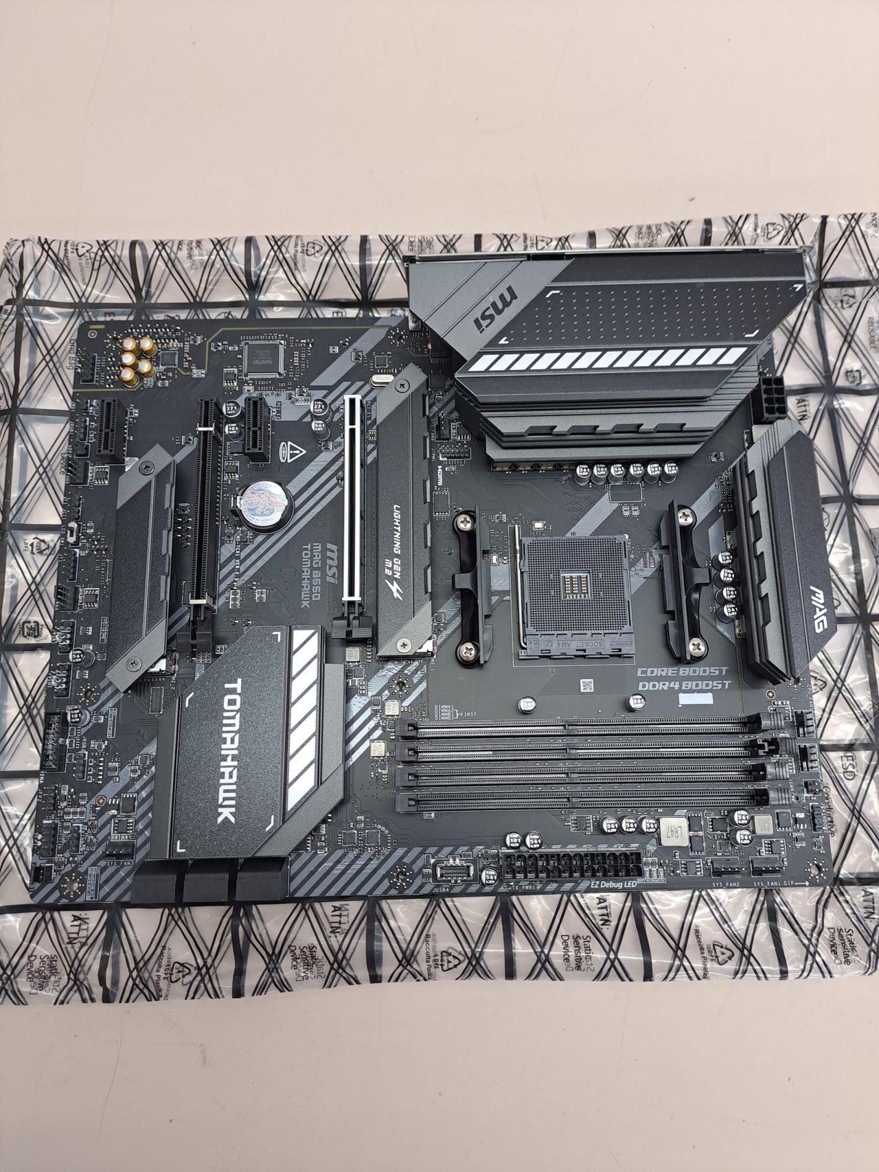Ryzen placa base MSI MAG B550 Tomahawk AMD  AM4