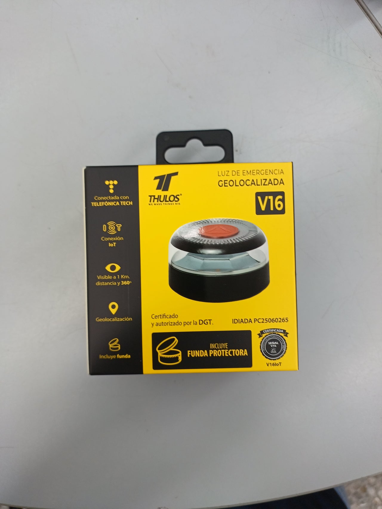 Luz de Emergencia geolocalizada V16 Conectado con Telefónica, Conexión loT, Visible a 1km de distancia y 360°, certificado y homologado por la DGT