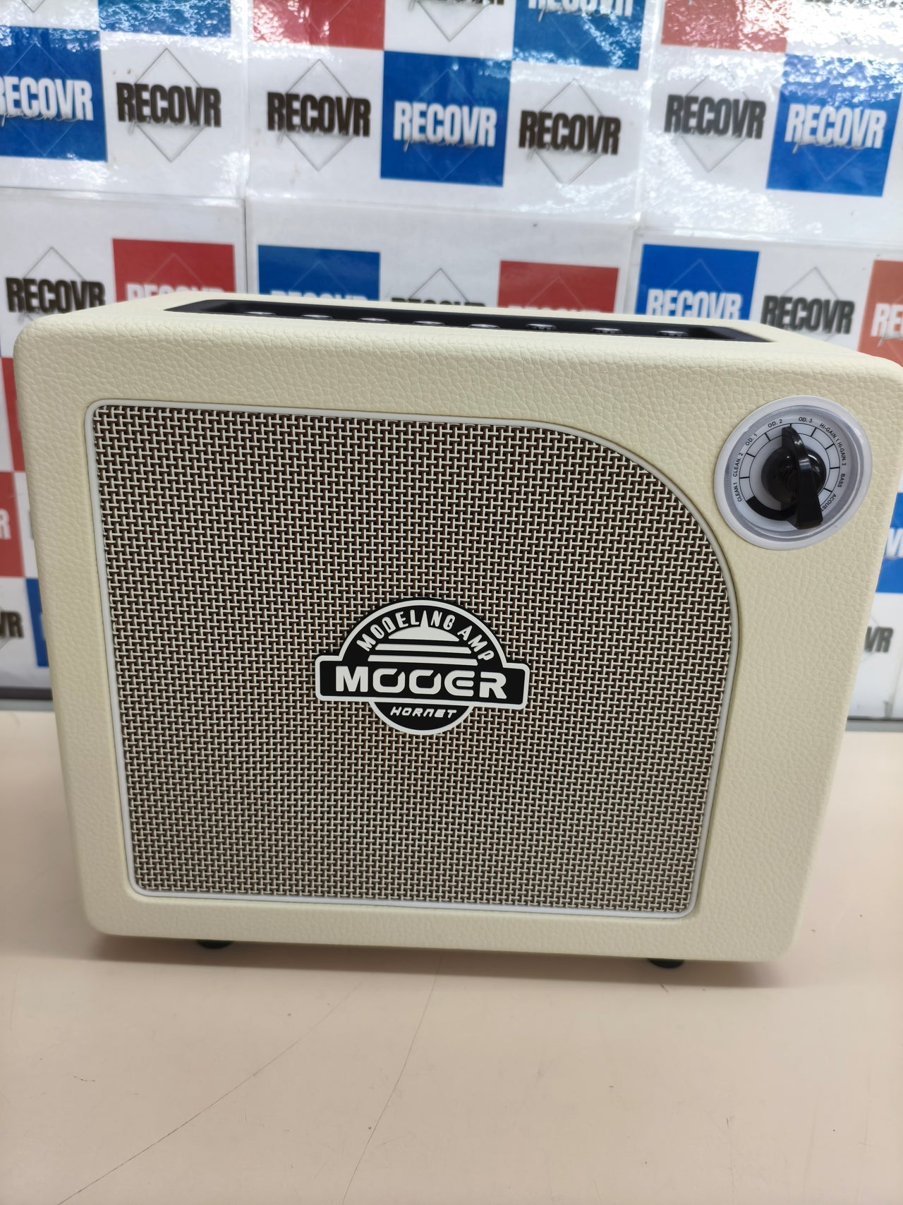 Amplificador guitarra 15W Mooer Hornet blanco