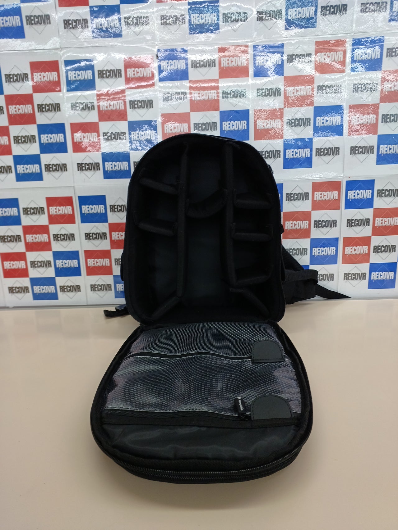 Mochila para Cámara, 30 x 15 x 37 cm, Negro, SólidoAmazon Basics