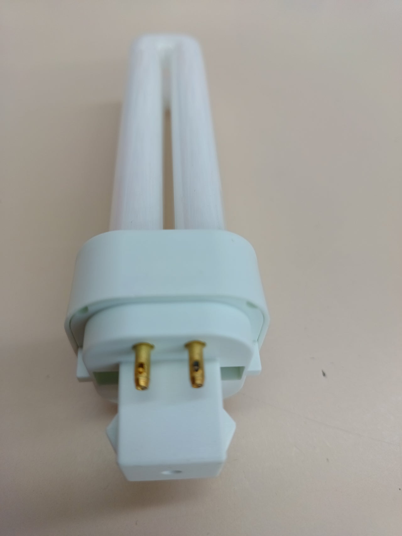 Lámpara LED 6 vatios para casquillo G24Q-1, , 600 lúmenes, blanco cálido (3000K) OSRAM DULUX D/E 13