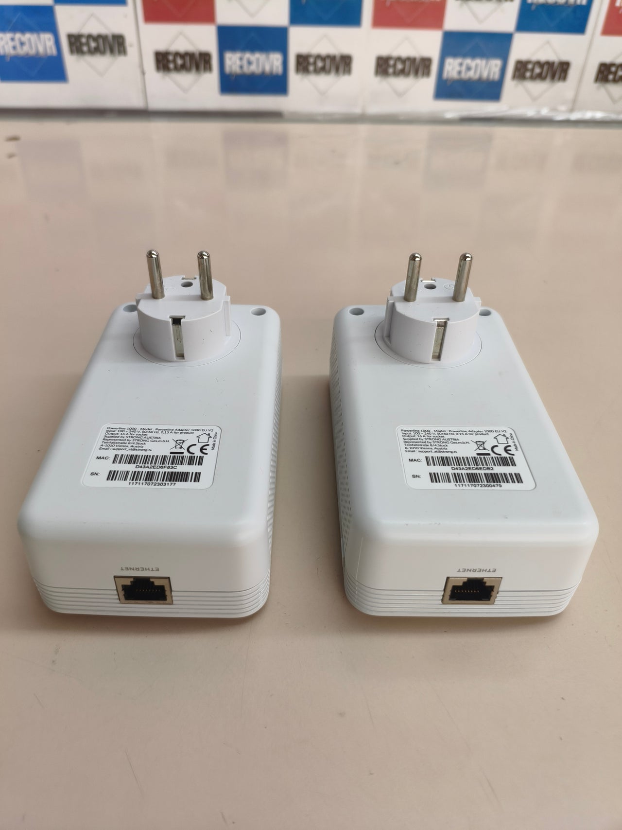 Dos adaptadores Homeplug AV2 modelo 1000 para red eléctrica
