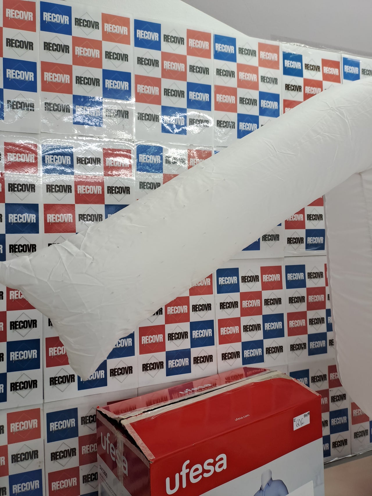 Maniquí de planchado y secado automático para ropa.