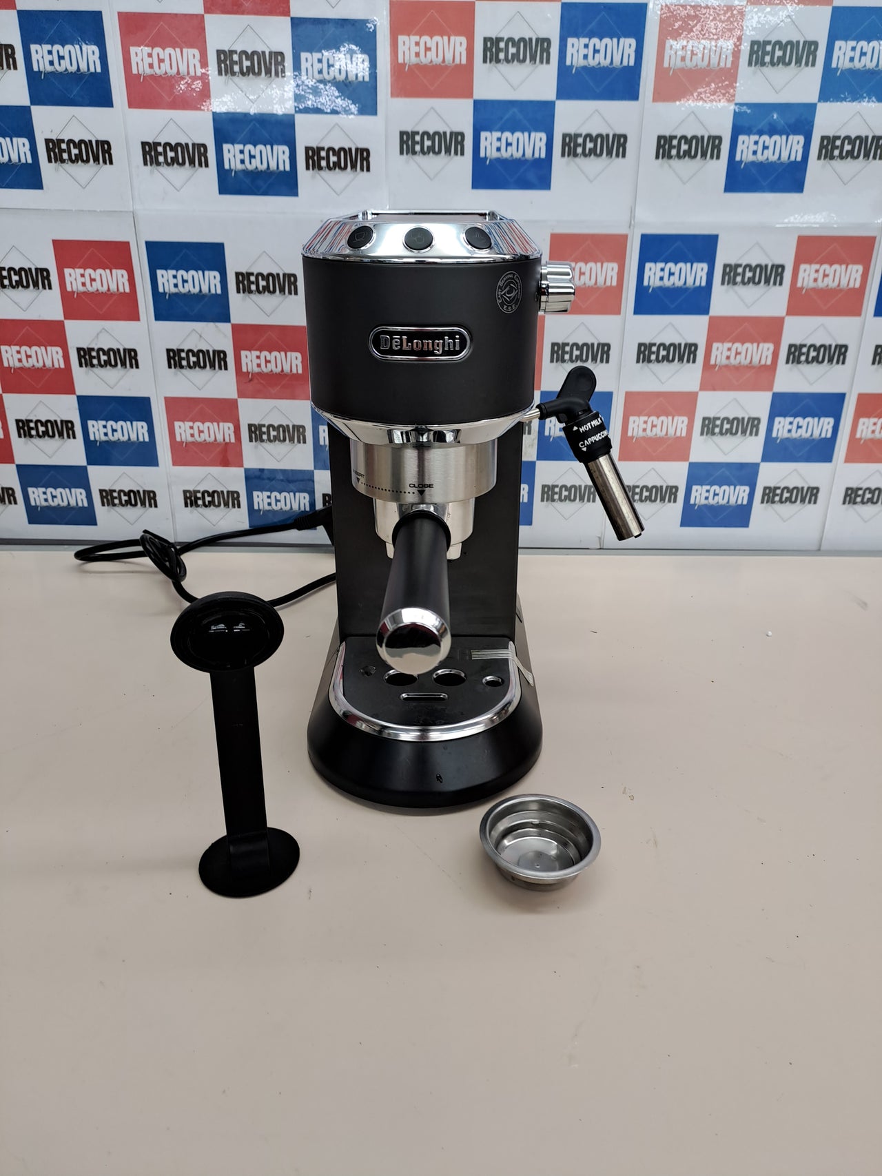 Cafetera espresso De'Longhi Dedica negra para café molido y monodosis