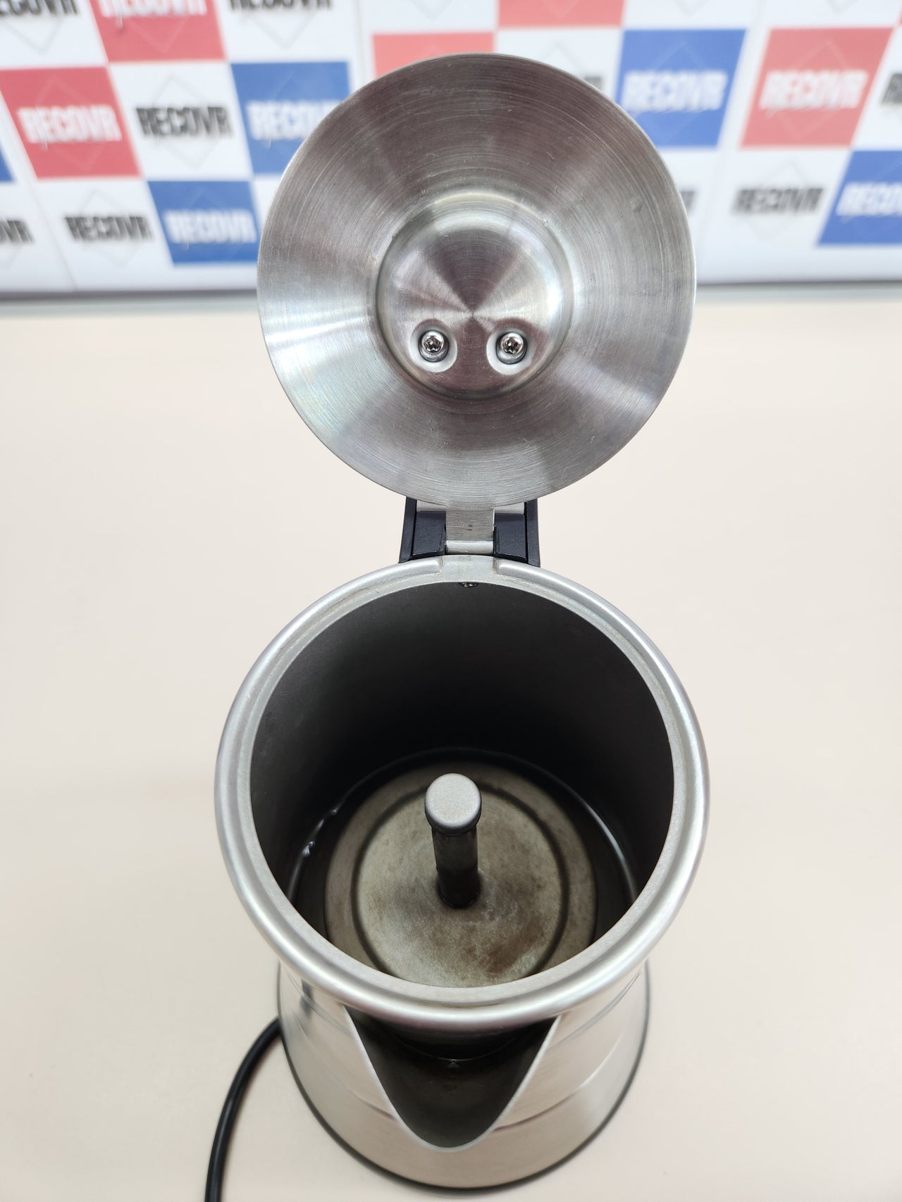 Cafetera espresso eléctrica, 3-6 tazas, un filtro de acero inoxidable, Apagado automático, Indicador de nivel de agua, Interruptor encendido / apagado, 365 vatios, acero inoxidable Cloer 5928