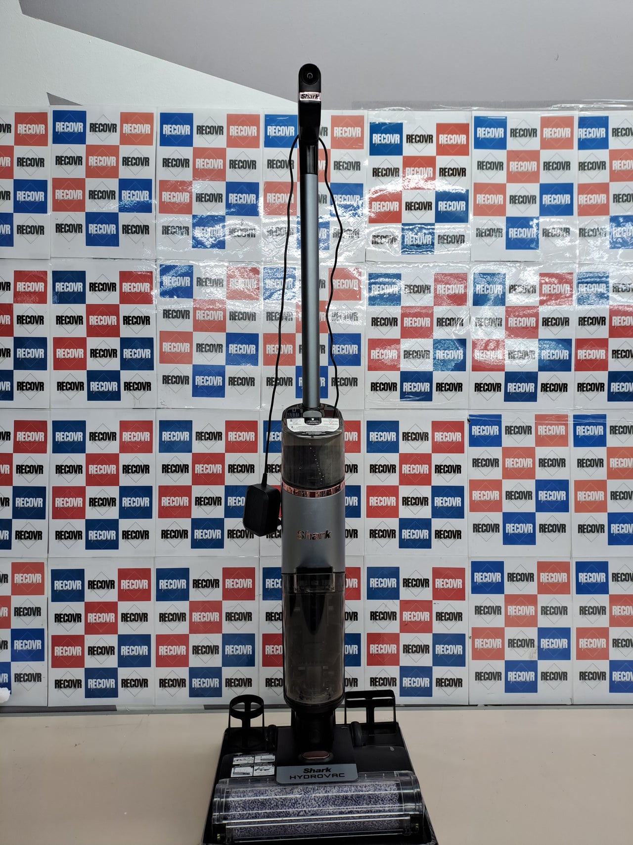Aspiradora fregona Shark HydroVac sin cable con autolimpieza gris