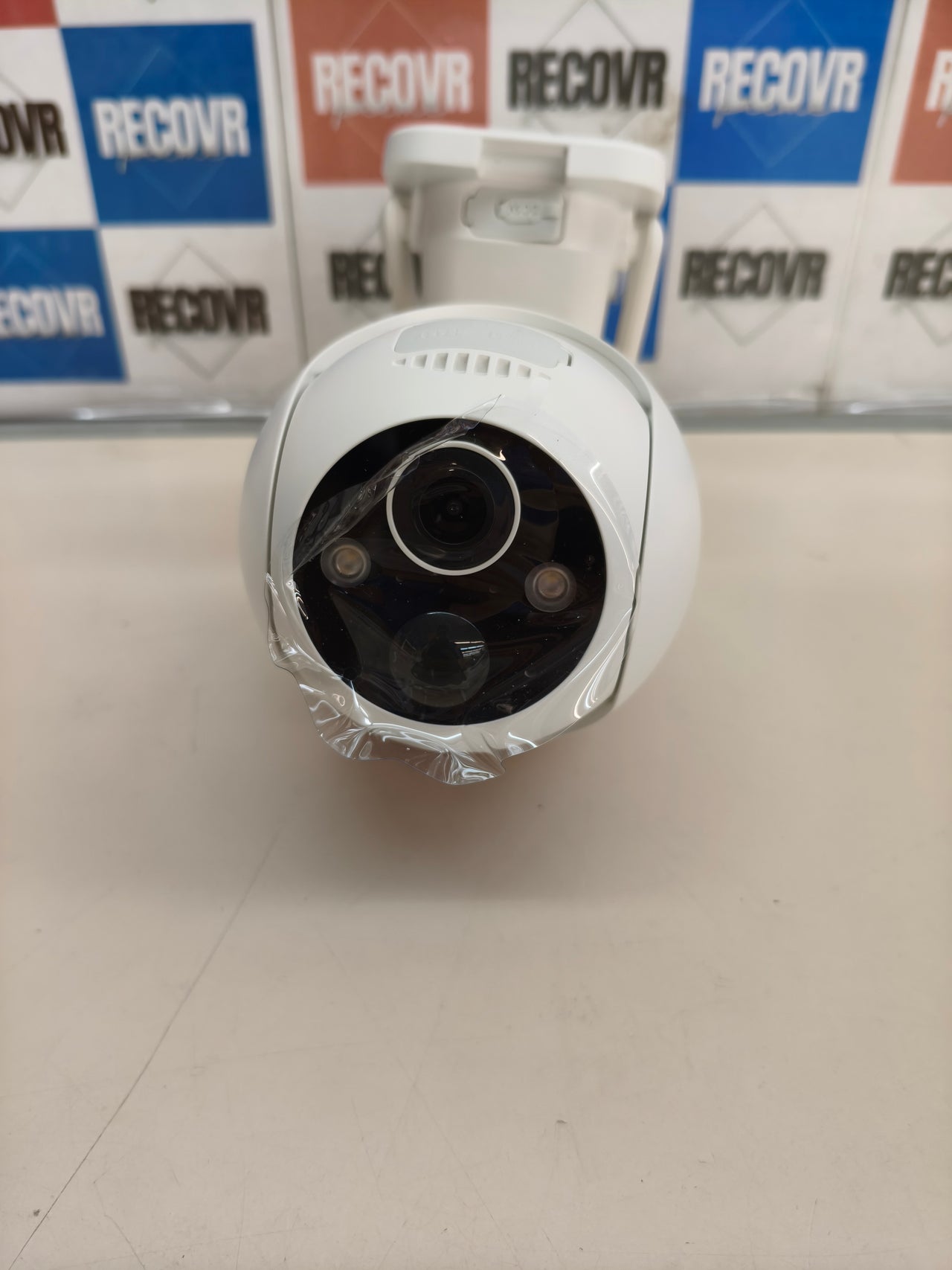 Cámara de vigilancia exterior WiFi 2K YESKANO con panel solar, PTZ 360° e IP66