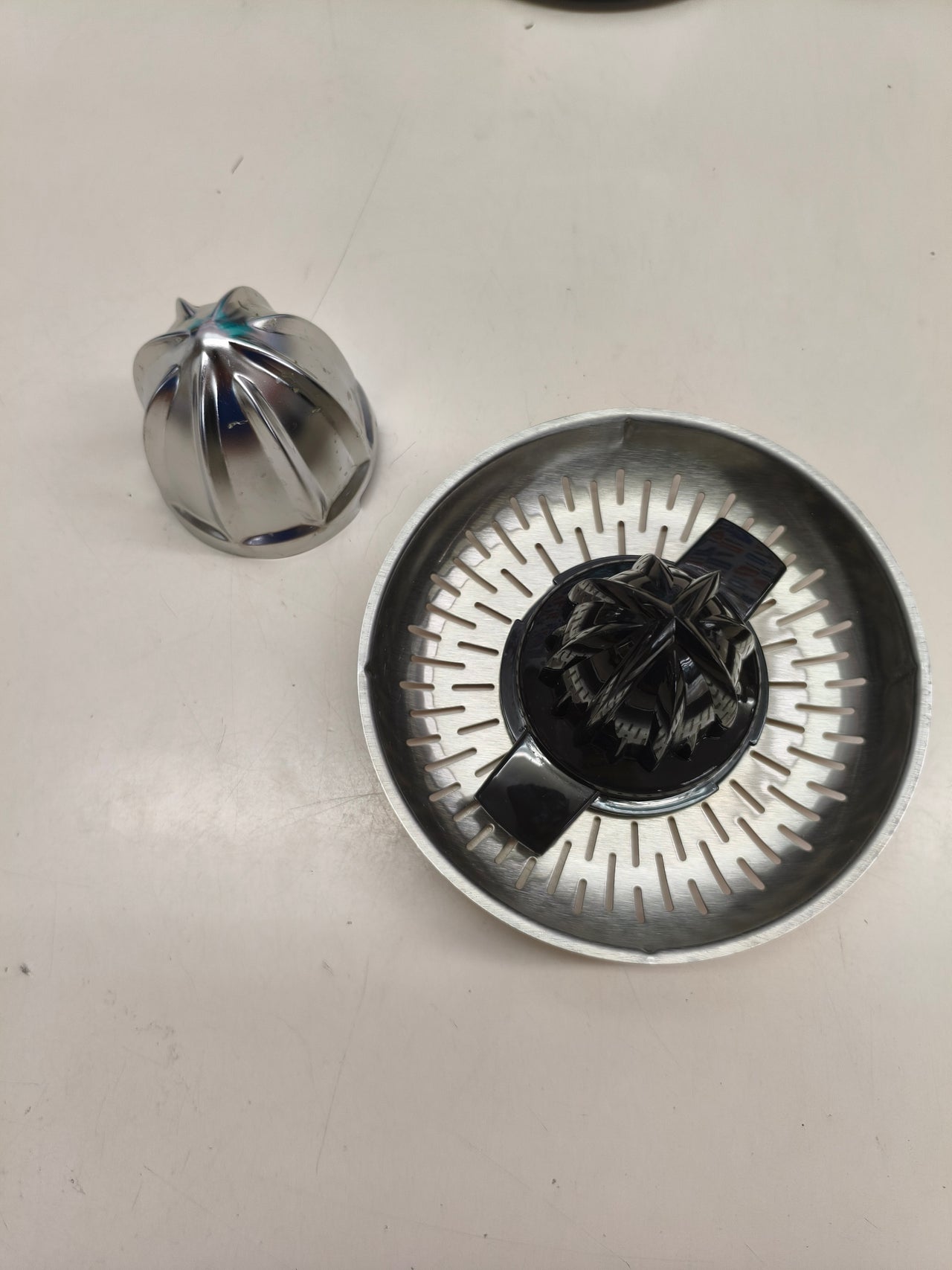Exprimidor de cítricos 60 W con 2 conos