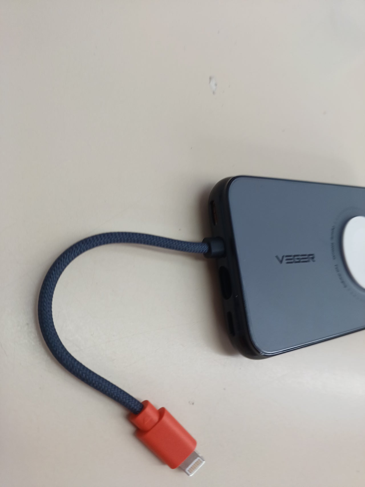 Powerbank 5000 mAh con cable integrado y PD 20W - VEGER