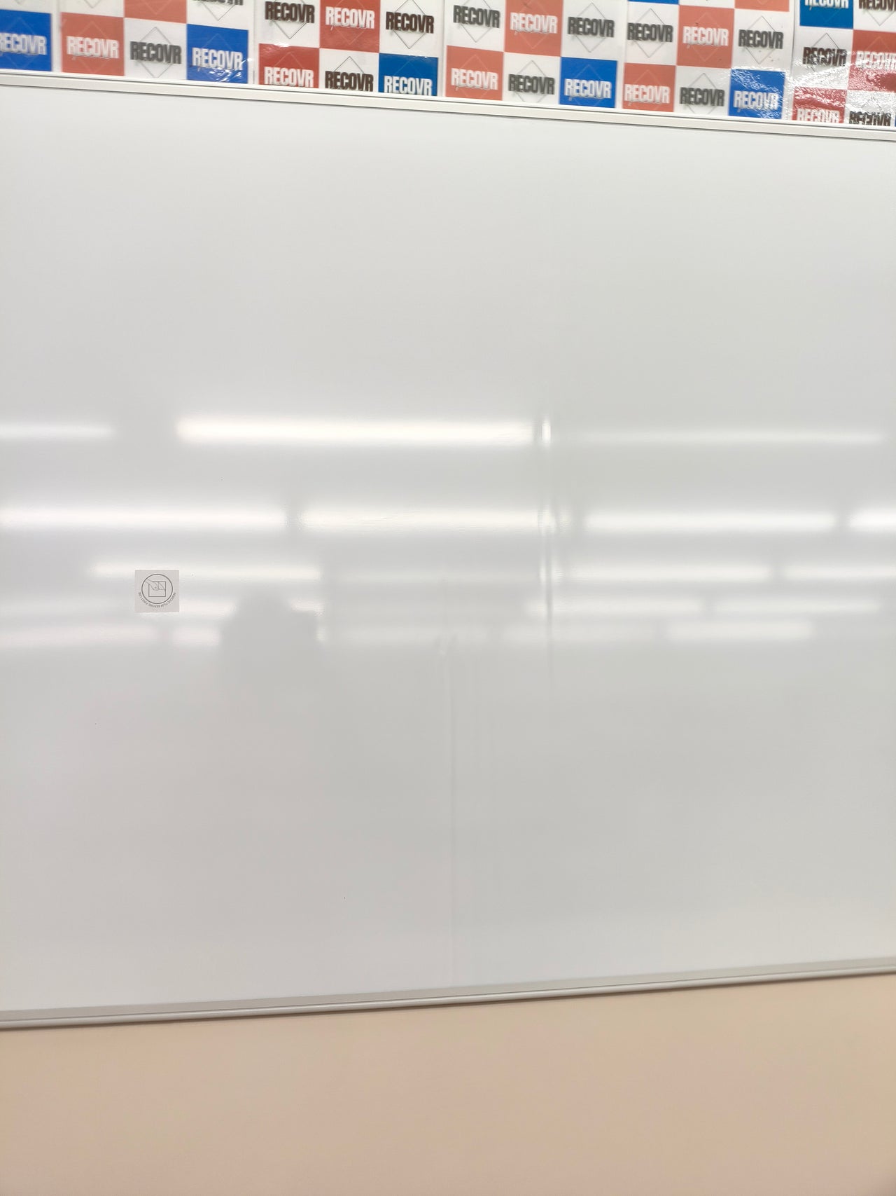 Pizarra blanca magnética OFITURIA 200x100 cm con marco de aluminio lacado