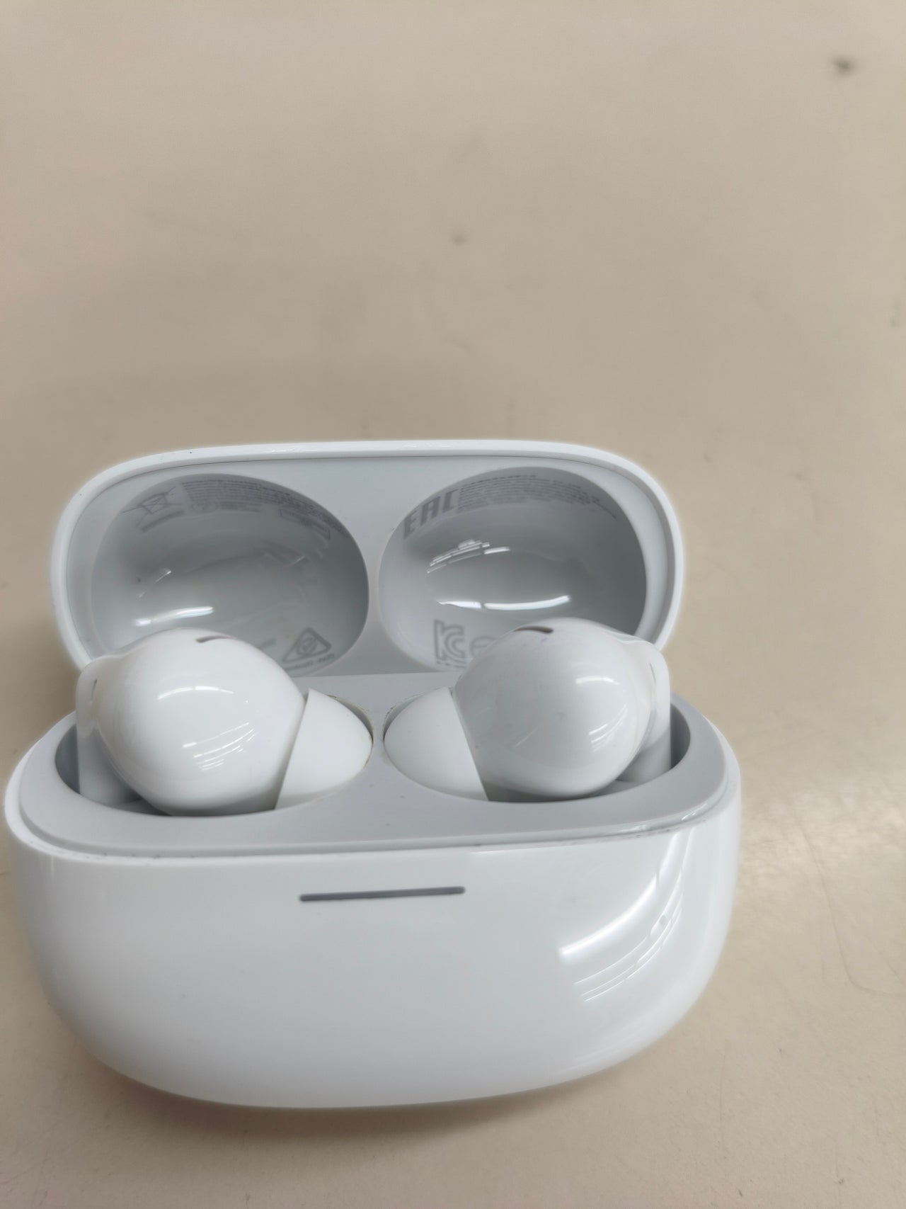 Auriculares Xiaomi Redmi Buds 6 Pro inalámbricos con cancelación de ruido blancos