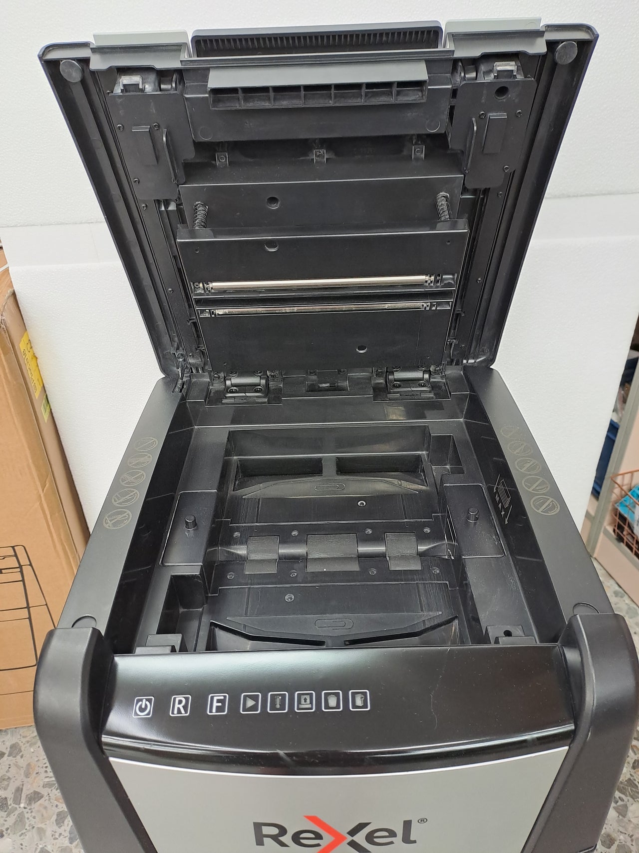 Destructora Automática P-4 250 hojas 60L
