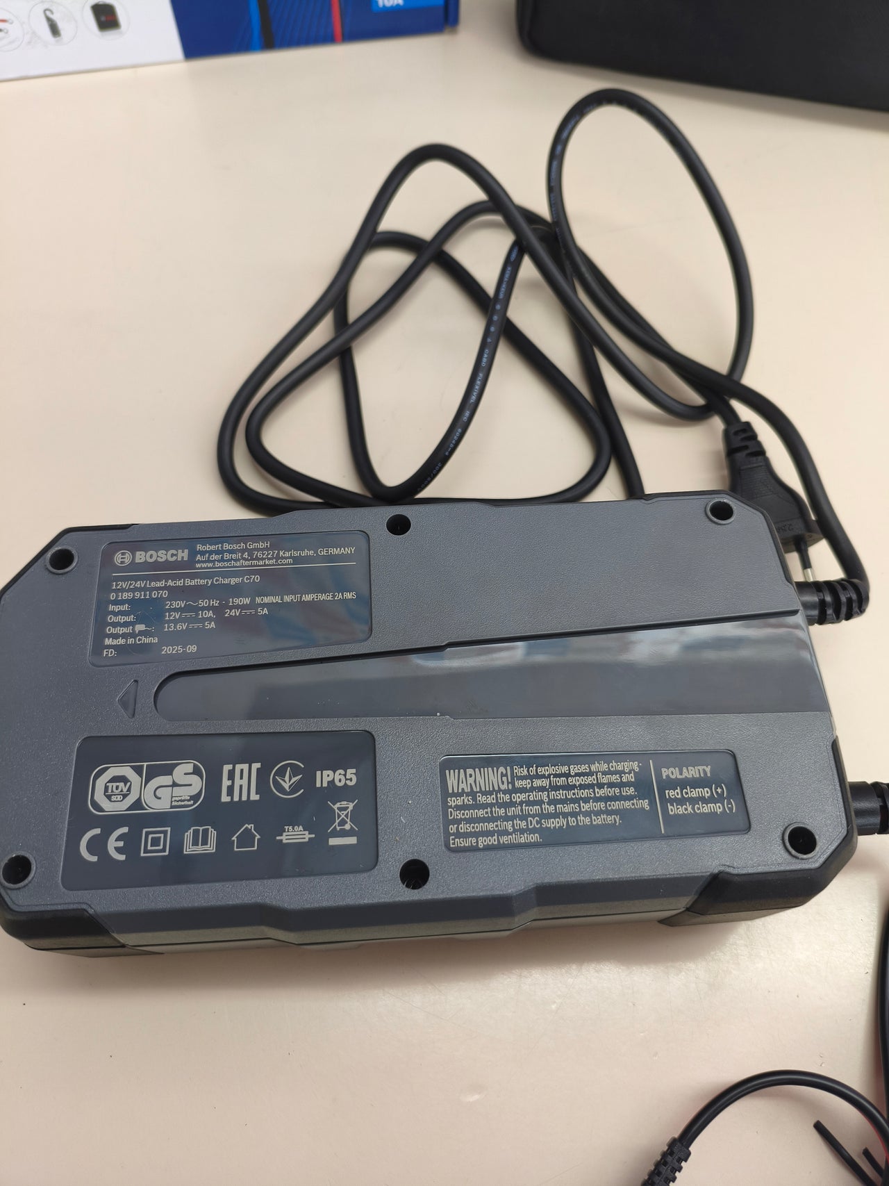 Cargador de batería Bosch C70 10A 12V/24V para coche AGM gel y EFB
