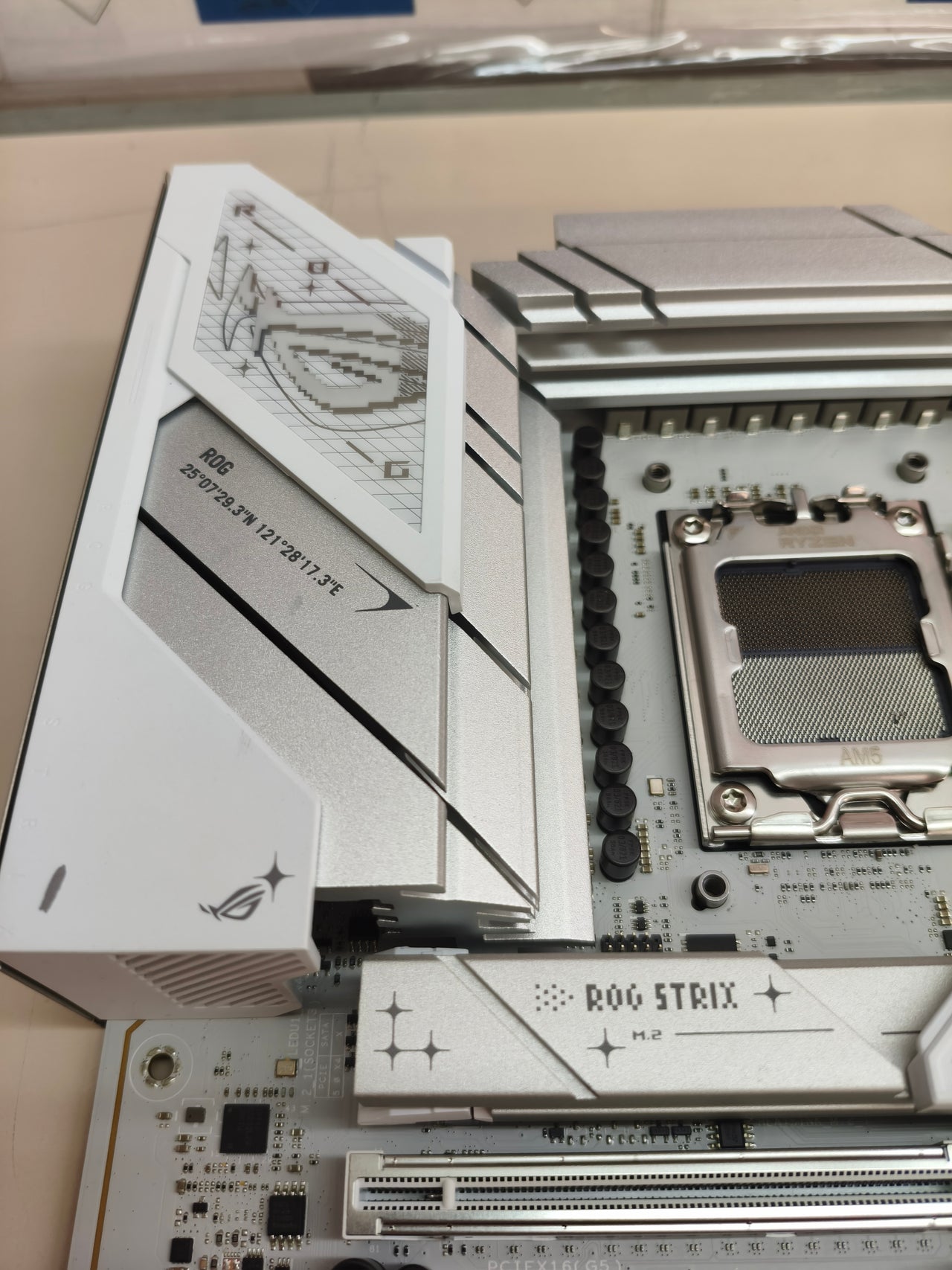 ASUS ROG Strix B850-A Gaming WiFi, placa base AMD ATX, DDR5, PCIe 5.0, WiFi 7, 4 M.2, RGB