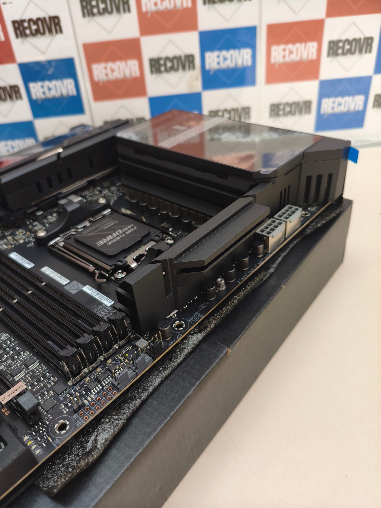 ASUS ROG Crosshair X870E Extreme, placa base AMD E-ATX, DDR5, PCIe 5.0, 5 M.2, Wi-Fi 7, LCD 5"