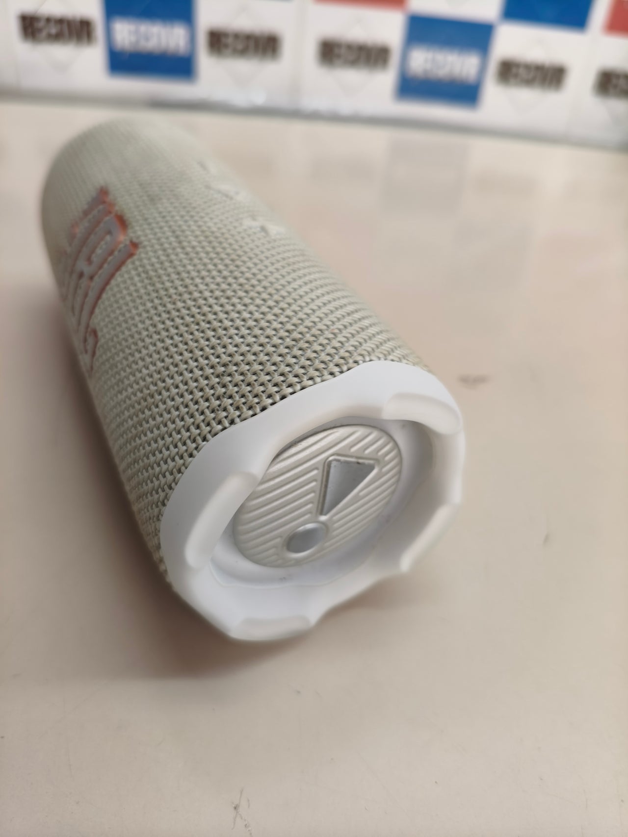 JBL Flip 7, altavoz Bluetooth portátil, 16 h, IP68, blanco