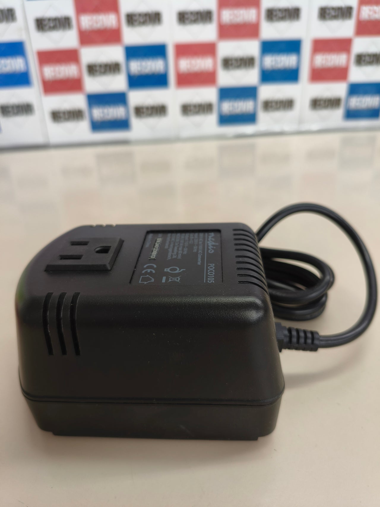 Convertidor Nedis 230V a 110V 100VA
