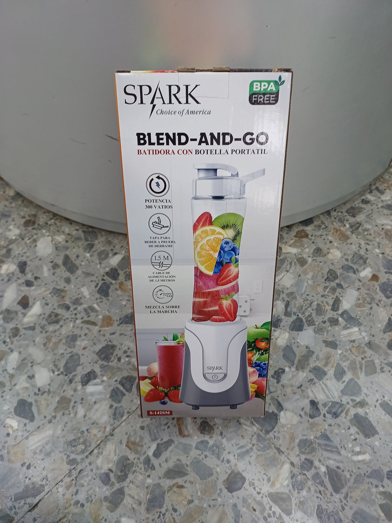 Batidora con Botella Portátil Spark, 300W de potencia, 1,5m de cable, S-142SM