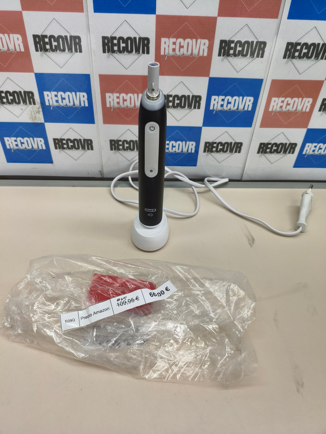 Cepillo eléctrico Oral-B iO 3 negro con 3 cabezales y sensor de presión