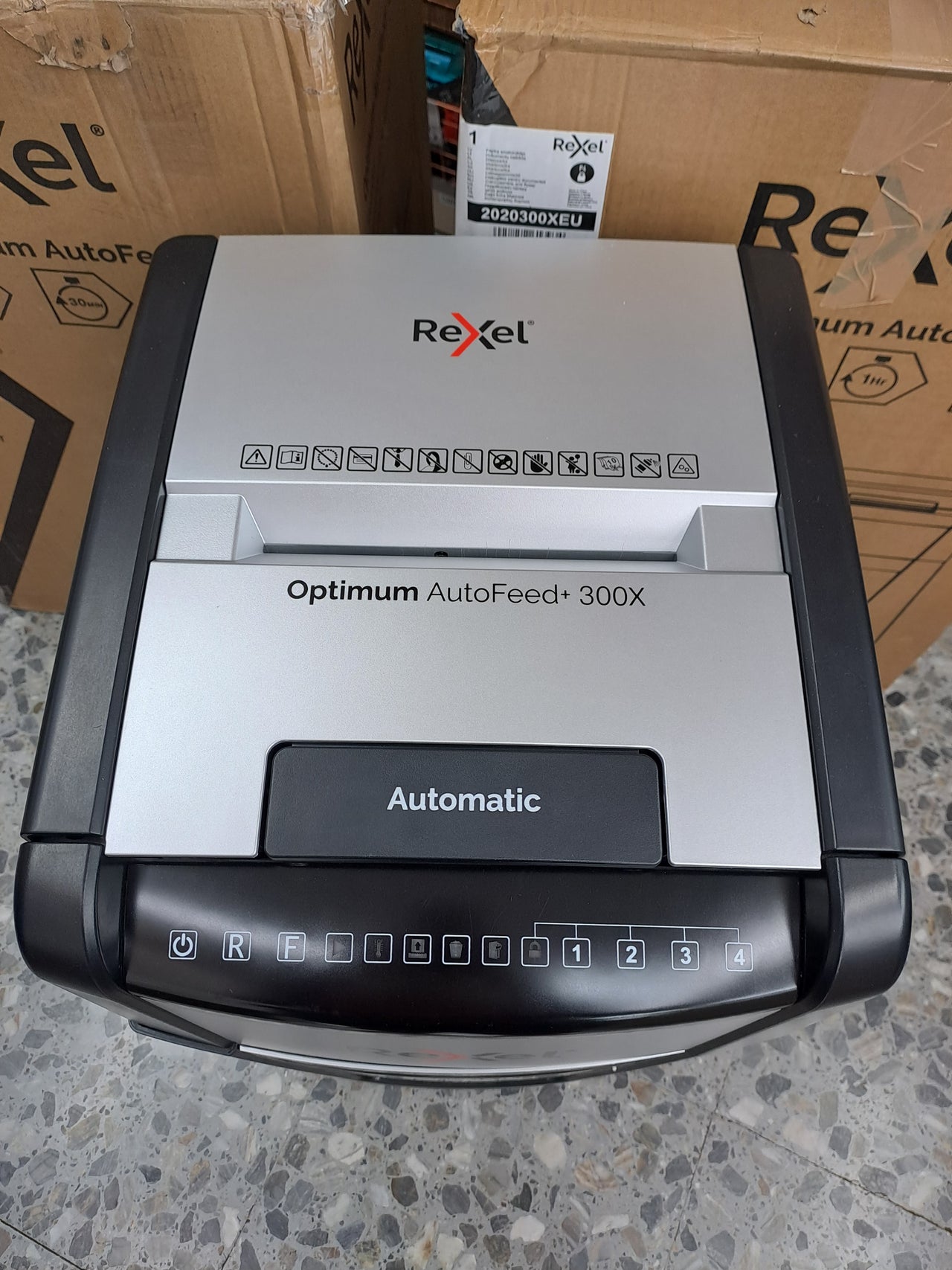 Destructora automática P-4 300  hojas 60L