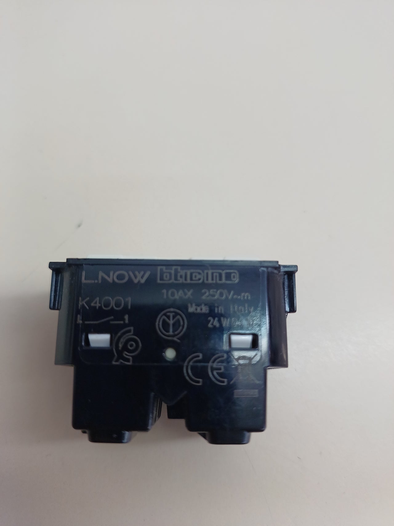 BTicino K4001 Vivir Ahora | interruptor 1P 10AX
