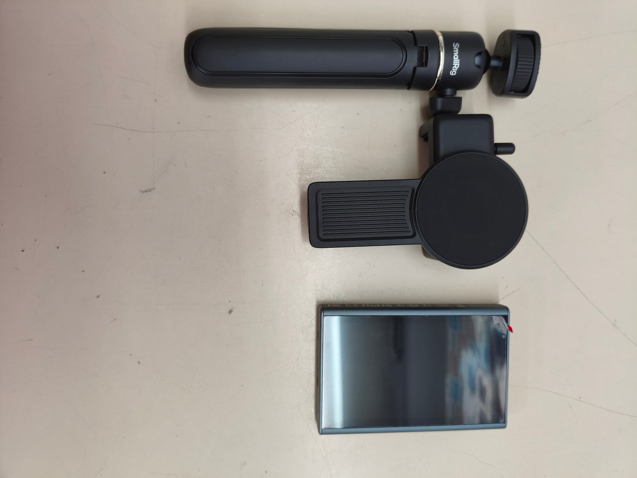 SmallRig Trípode Adaptador Pantalla Inalámbrica